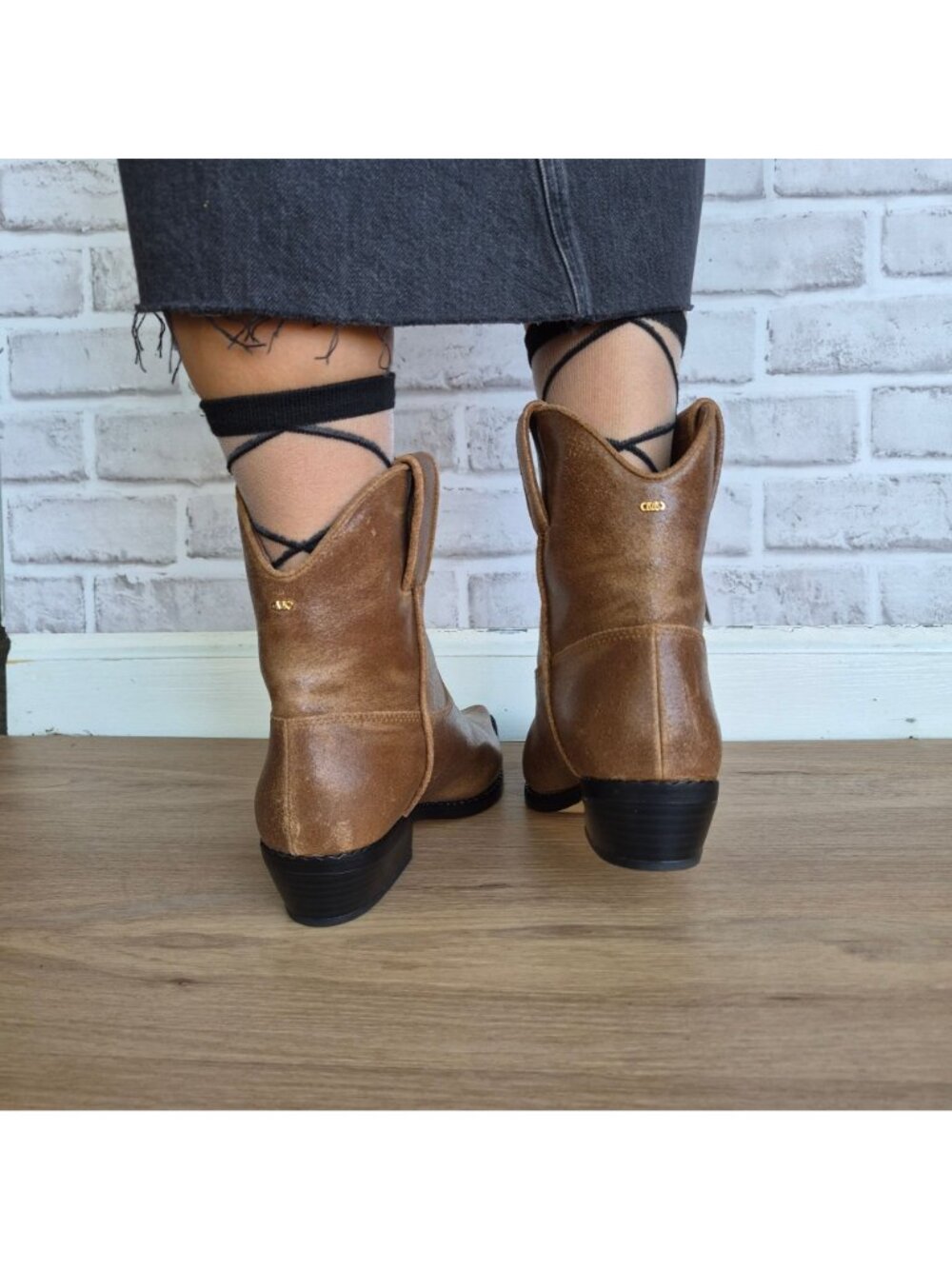 Michael Kors Noemie Bootie Distressed Leather Western Ankle Boots Womens 7.5M - Picture 6 of 10